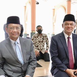 Mahfud MD Jumpa Gatot Nurmantyo di Masjid UGM, Bahas Apa ya?