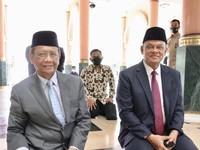 Mahfud MD Jumpa Gatot Nurmantyo di Masjid UGM, Bahas Apa ya?