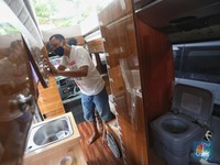 Keren! Begini Wajah Mobil MPV yang Diubah Jadi Rumah Berjalan