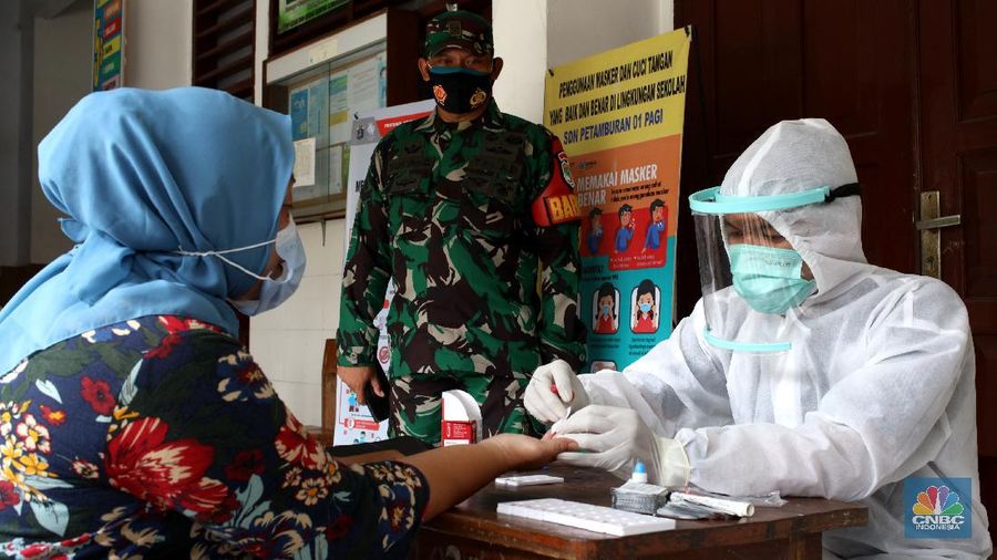 Rapid Test Massal di Petamburan (CNBC Indonesia/ Tri Susilo)