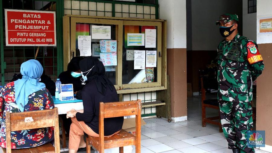 Rapid Test Massal di Petamburan (CNBC Indonesia/ Tri Susilo)