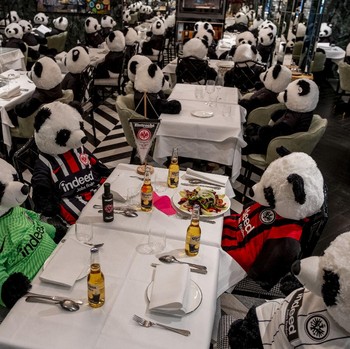 Aksi Protes Restoran di Jerman Hadirkan Boneka Panda