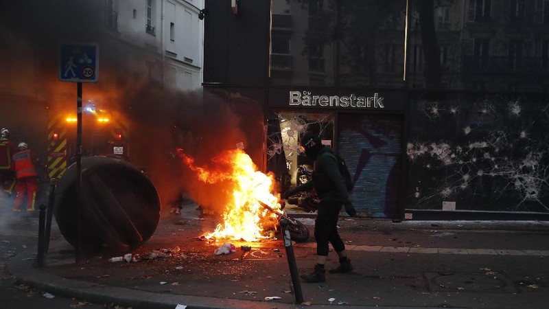 Protesters hold signs during a demonstration against a security law that would restrict sharing images of police, Saturday, Nov. 28, 2020 in Marseille. Civil liberties groups and journalists are concerned that the measure will stymie press freedoms and allow police brutality to go undiscovered and unpunished. The cause has gained fresh impetus in recent days after footage emerged of French police officers beating up a Black man, triggering a nationwide outcry. (AP Photo/Daniel Cole)