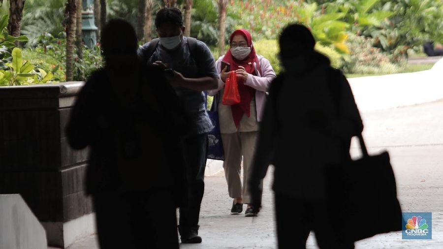 Suasana Kantor Wakil Gubernur DKI Jakarta Ahmad Riza Patria tampak kosong,Senin (30/11). Usai Ahmad Riza terkonfirmasi positif corona, gedung Blok B Balai Kota ditutup sementara. Penutupan hanya berlaku untuk Gedung B. Aktifitas gedung lainya berjalan normal.Kasus Covid-19 bertambah sebanyak 4.617 orang hari ini, Senin (30/11). Total kasus terkonfirmasi positif Covid-19 di Indonesia menembus 538.883 orang. DKI Jakarta menyumbang 1.099 kasus baru Covid-19. Total kasus Covid-19 di DKI Jakarta menjadi 136.861 orang. (CNBC Indonesia/ Muhammad Sabki)