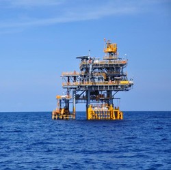 Harga Minyak Masih Tersandung Perang Dagang, Brent Naik Tipis