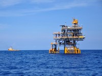 Harga Minyak Masih Tersandung Perang Dagang, Brent Naik Tipis