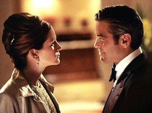 George Clooney dan Julia Roberts Saling Bongkar Nama Kontak di Ponsel