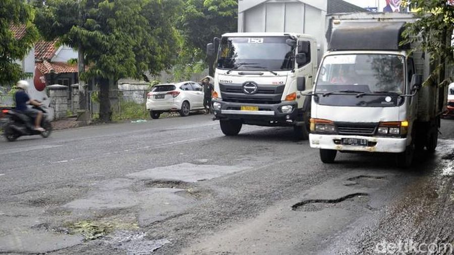 Kerusakan di jalur Pantura. (Foto: Robby Bernardi/detikcom)