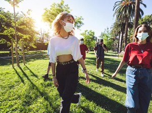 Survei Terbaru Milenial-Gen Z: Open-minded, Kritis, Suka Sains, pun Gemar Mitos