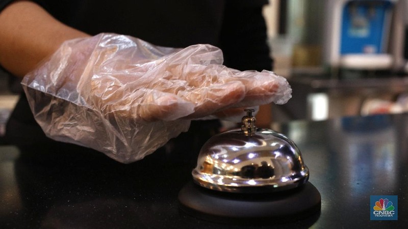 Bertepatan dengan hari Disabilitas Internasional 3 Desember gerai resto di Jakarta mempekerjakan orang tuli untuk melayani dan membuat makanan cepat saji, Kamis (3/12/2020). Sebanyak 18 orang tuli dan 8 normal bekerja untuk memenuhi permintaan pelanggan. (CNBC Indonesia/Tri Susilo) 
Ada beberapa langkah yang harus diperhatikan dalam mempekerjakan disabilitas, yakini dengan mencari tahu tentang berbagai jenis disabilitas. (CNBC Indonesia/ Tri Susilo)