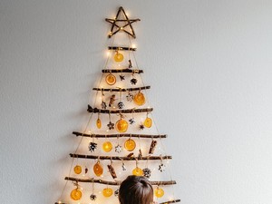 Inspirasi Pohon Natal Dinding, Praktis dan Instagramable