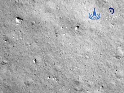 Cahaya Misterius di Bulan Buat Ilmuwan Penasaran