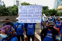 Penampakan Nasabah Geruduk Kantor Pusat AJB Bumiputera