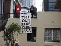 Potret Bendera Bintang Kejora Berkibar di KJRI Australia