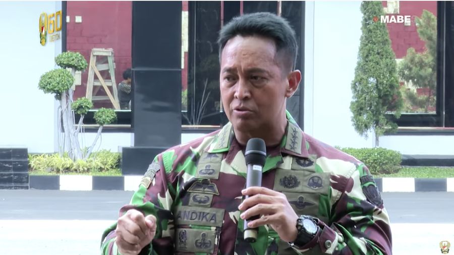 Jenderal TNI Andika Perkasa memberikan arahan mengenai penerapan pola hidup sehat yang sudah harus mulai dilakukan oleh anggota TNI Angkatan Darat.⁣ ⁣(Tangkapan layar youtube TNI AD)