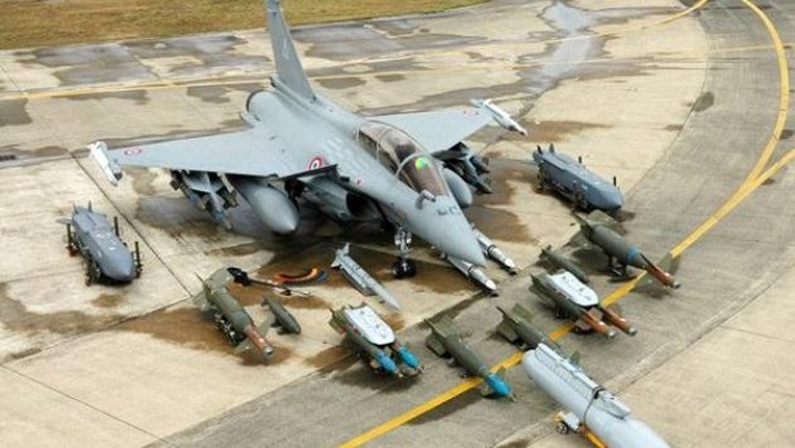 Jet Rafale dengan persenjataan Jet Rafale dengan persenjataan