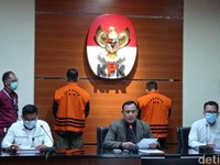 KPK Tahan Mensos Juliari, Ini Penampakan Pakai Rompi Oranye