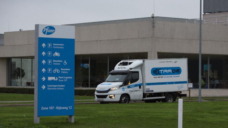 logo Pfizer. AP/Olivier Matthys