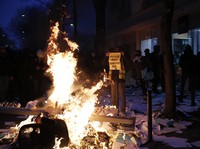 Paris Mencekam! Demo RUU Macron Rusuh, Mobil Dibakar