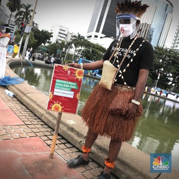 Warga Berbusana Daerah Ajak Warga Taat Protokol Saat Pilkada