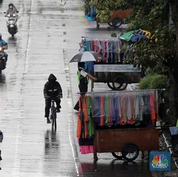 Prakiraan Cuaca Besok, BMKG Warning Angin Kencang-Hujan Petir
