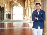 Potret Raja Ganteng dari India, Bawa Pedang hingga Main Polo