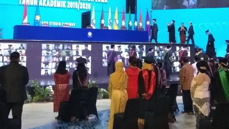 Perayaan wisuda daring Universitas Kristen Indonesia. Ist