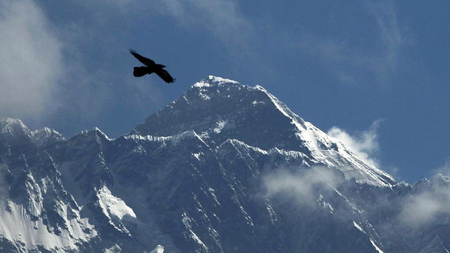 everest, nepal. AP/Niranjan Shrestha