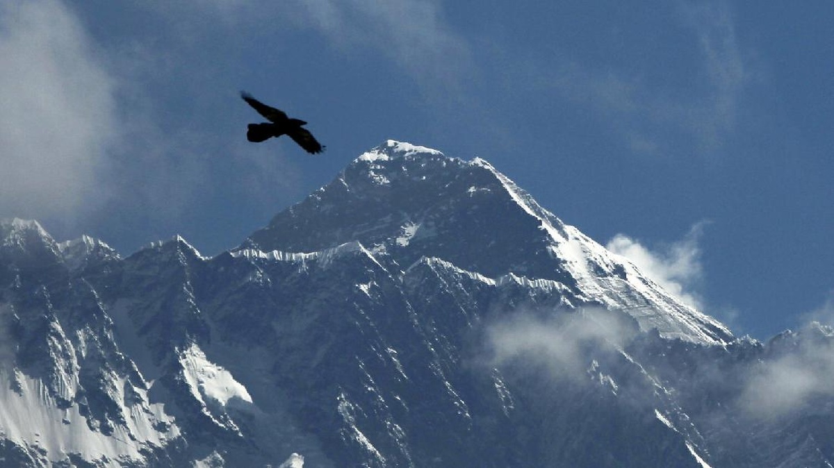 Gunung Raksasa Tersembunyi di Dalam Bumi Lebih Tinggi dari Everest