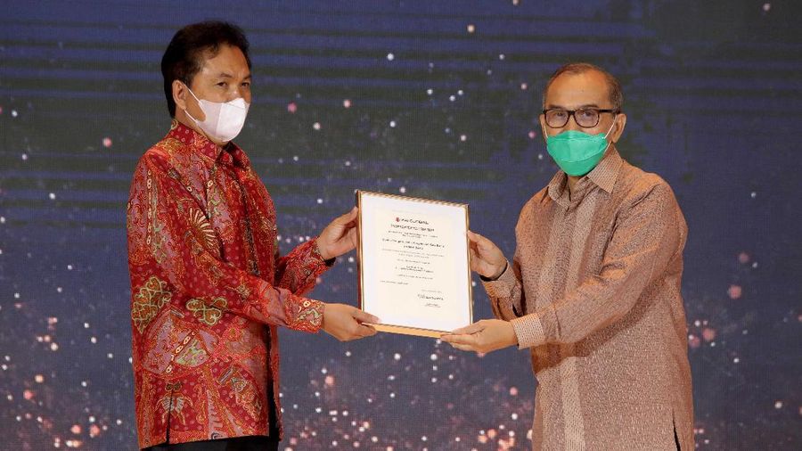 Penyerahan Sertifikat ISO 37001 Sistem Manajemen Anti Penyuapan (CNBC Indonesia/Muhammad Sabki)