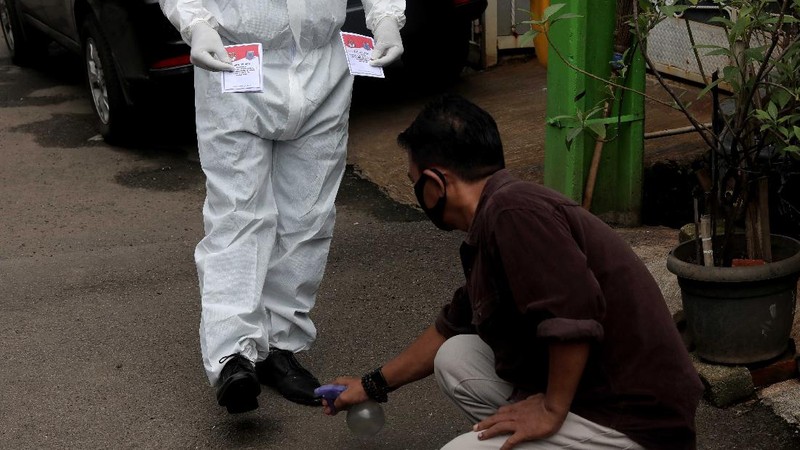 Petugas KPPS jemput Bola ke Pasien OTG Covid-19