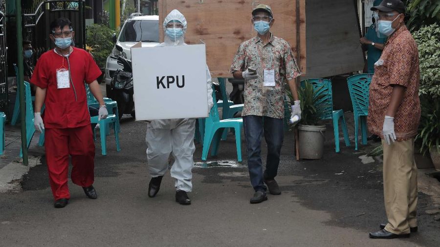 Petugas KPPS jemput Bola ke Pasien OTG Covid-19