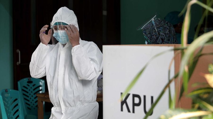 Petugas KPPS jemput Bola ke Pasien OTG Covid-19