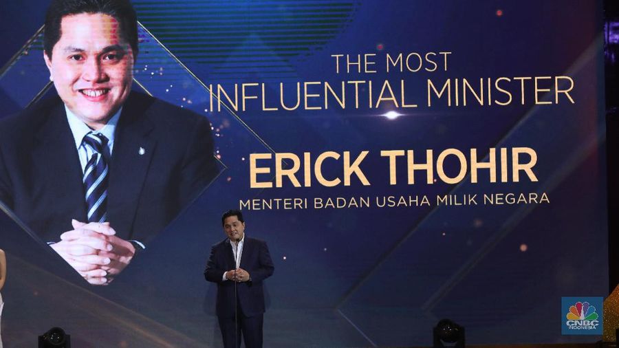 Menteri Badan Usaha Milik Negara RI (BUMN) Erick Thohir dalam acara CNBC Indonesia Award 2020 Indonesia dengan tema Menyongsong Bangkitnya Ekonomi Indonesia 2021. (CNBC Indonesia/Andrean Kristianto)