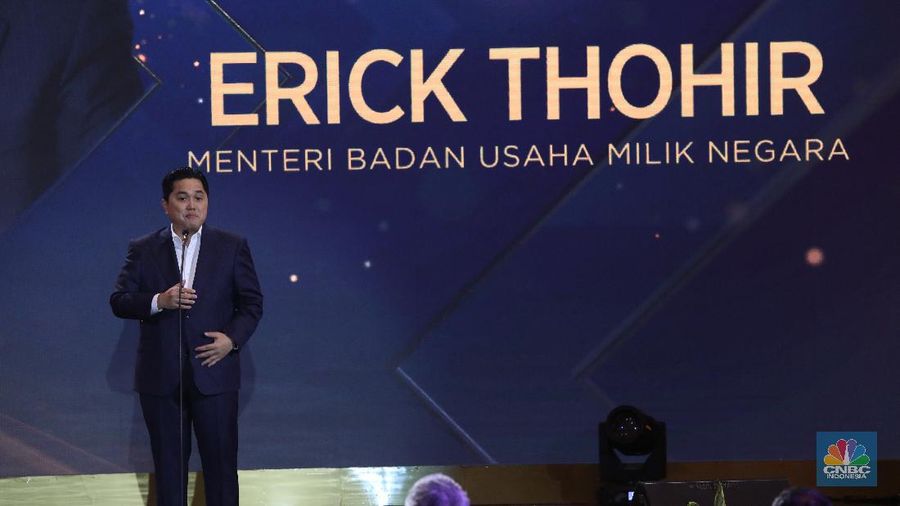 Menteri Badan Usaha Milik Negara RI (BUMN) Erick Thohir dalam acara CNBC Indonesia Award 2020 Indonesia dengan tema Menyongsong Bangkitnya Ekonomi Indonesia 2021. (CNBC Indonesia/Andrean Kristianto)