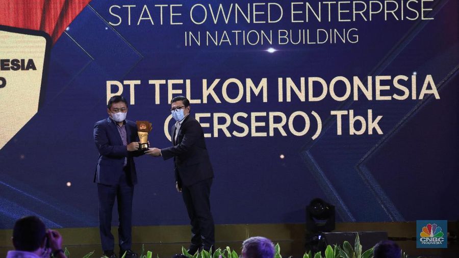 PT Telkom Indonesia (Persero) Tbk dalam acara CNBC Indonesia Award 2020 dengan tema Menyongsong Bangkitnya Ekonomi Indonesia 2021. (CNBC Indonesia/Andrean Kristianto)