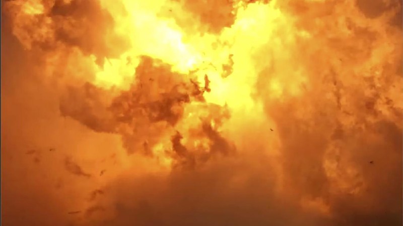 Roket SpaceX meledak saat mendarat usai uji terbang. (AP/Miguel Roberts)