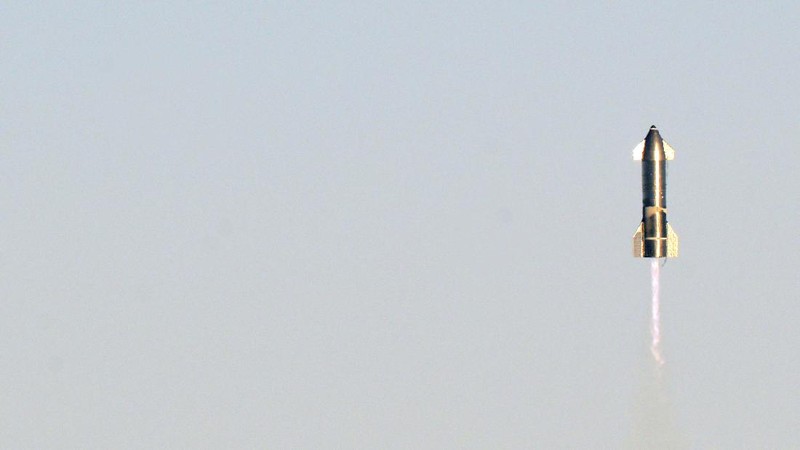Roket SpaceX meledak saat mendarat usai uji terbang. (AP/Miguel Roberts)