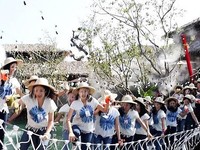 Duh! Miss Thailand Kecebur Kolam, Pengusaha Bayar Rp 234 Juta