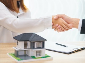 Sering Bantu Jual Rumah, Apa Itu Makelar dan dari Mana Gaji-nya?