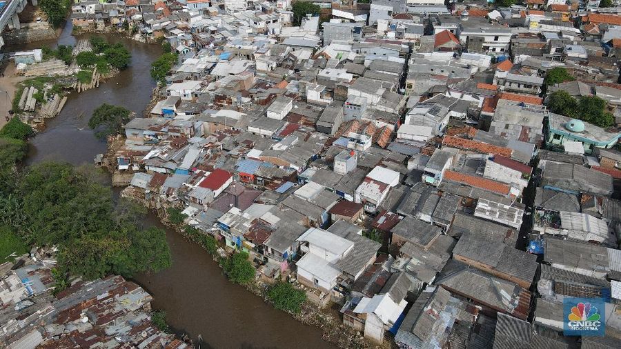 Jokowi meninjau proyek sodetan Kali Ciliwung, Selasa (24/1/2023). (վ/Emir Yanwardhana)