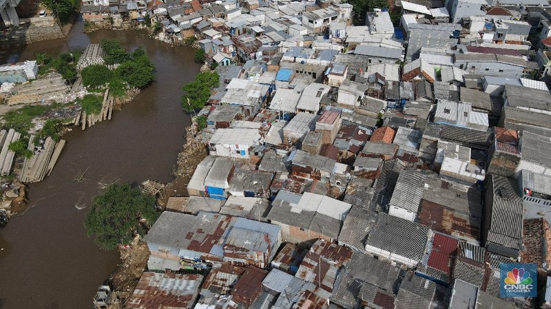 Ilustrasi sungai ciliwung. (CNBC Indonesia/Andrean Kristianto)