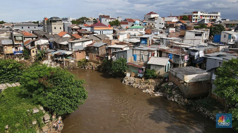 Ilustrasi sungai ciliwung. (CNBC Indonesia/Andrean Kristianto)