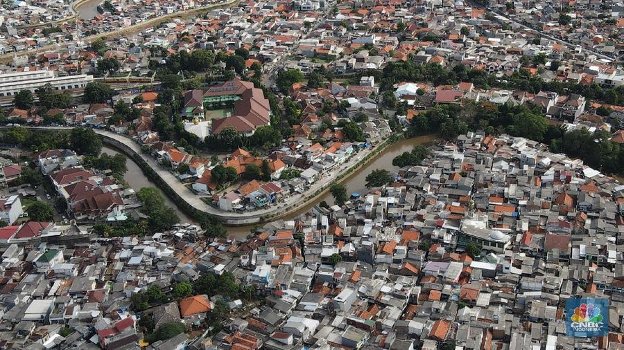 Jokowi meninjau proyek sodetan Kali Ciliwung, Selasa (24/1/2023). (վ/Emir Yanwardhana)