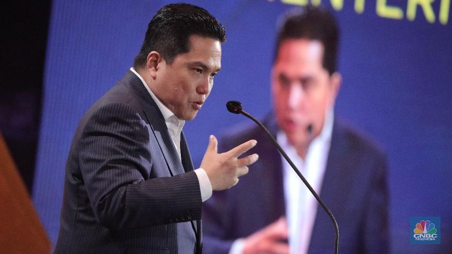 Menteri Badan Usaha Milik Negara RI (BUMN) Erick Thohir dalam acara CNBC Indonesia Award 2020 Indonesia dengan tema Menyongsong Bangkitnya Ekonomi Indonesia 2021. (CNBC