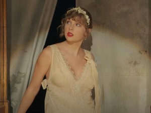 Taylor Swift Pernah Denial Kok, Hasilnya Dia Bikin 18 Lagu Ini