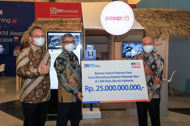 Bri Beri Bantuan Sarana Prasarana Bagi 1 000 Pasar Rp 25 M