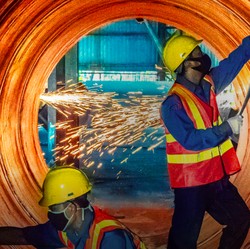 Harga Bergerak Tak Wajar, BEI Suspensi Saham PNSE & GGRP