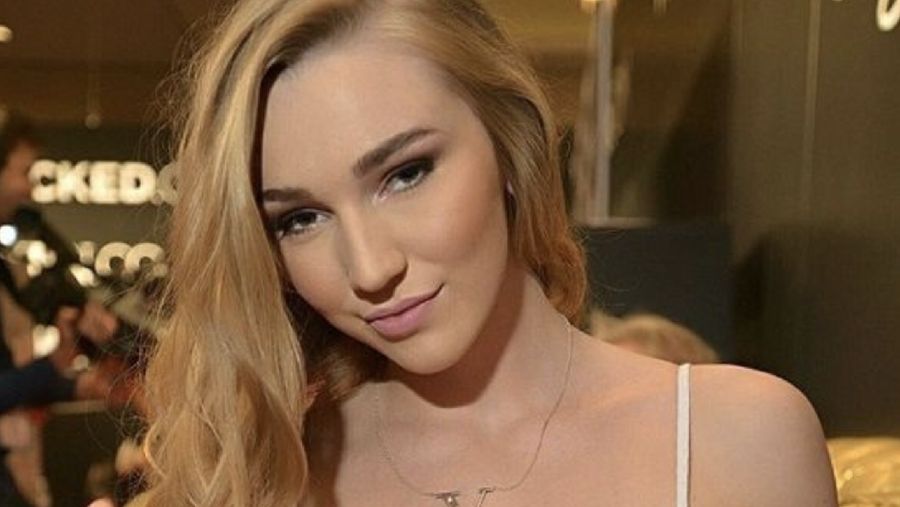 Kendra Sunderland (Ist via dreshare)