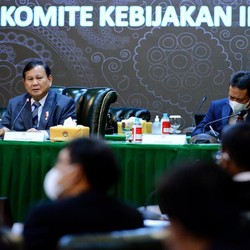 Sah! Prabowo Lantik Wamenhan Trenggono Jadi Sekretaris KKIP